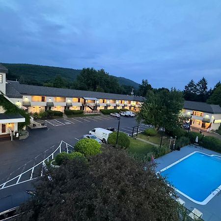 The Black Mountain Inn Братълборо Екстериор снимка