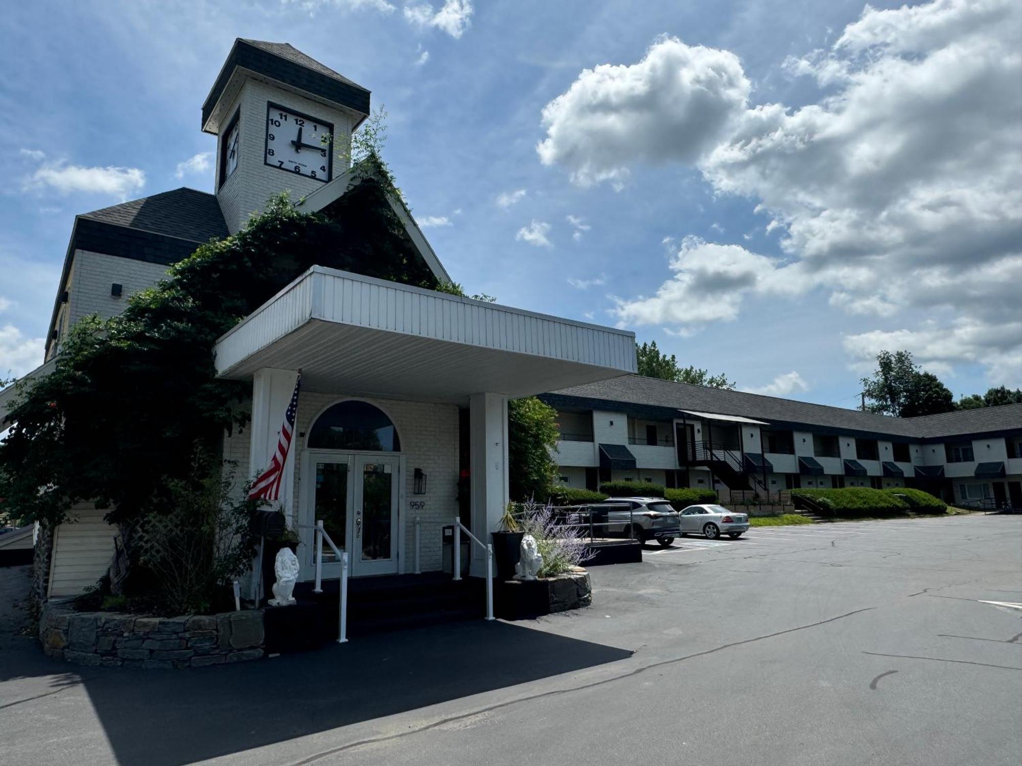 The Black Mountain Inn Братълборо Екстериор снимка